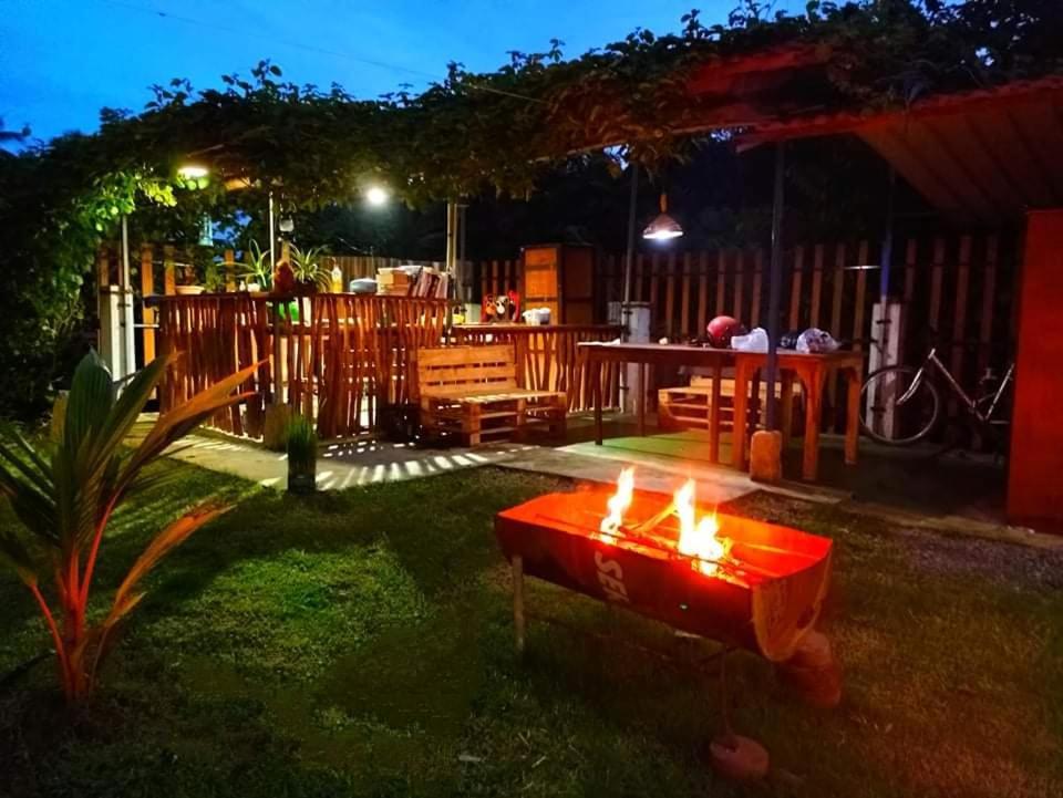ホテル Hilltop Bungalow ミリッサ エクステリア 写真